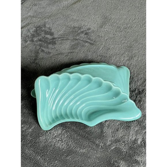 Set of 2 Vintage Maddux of California Pottery Blue Leaf Shaped Dishes 3066 10" - Picture 5 of 6